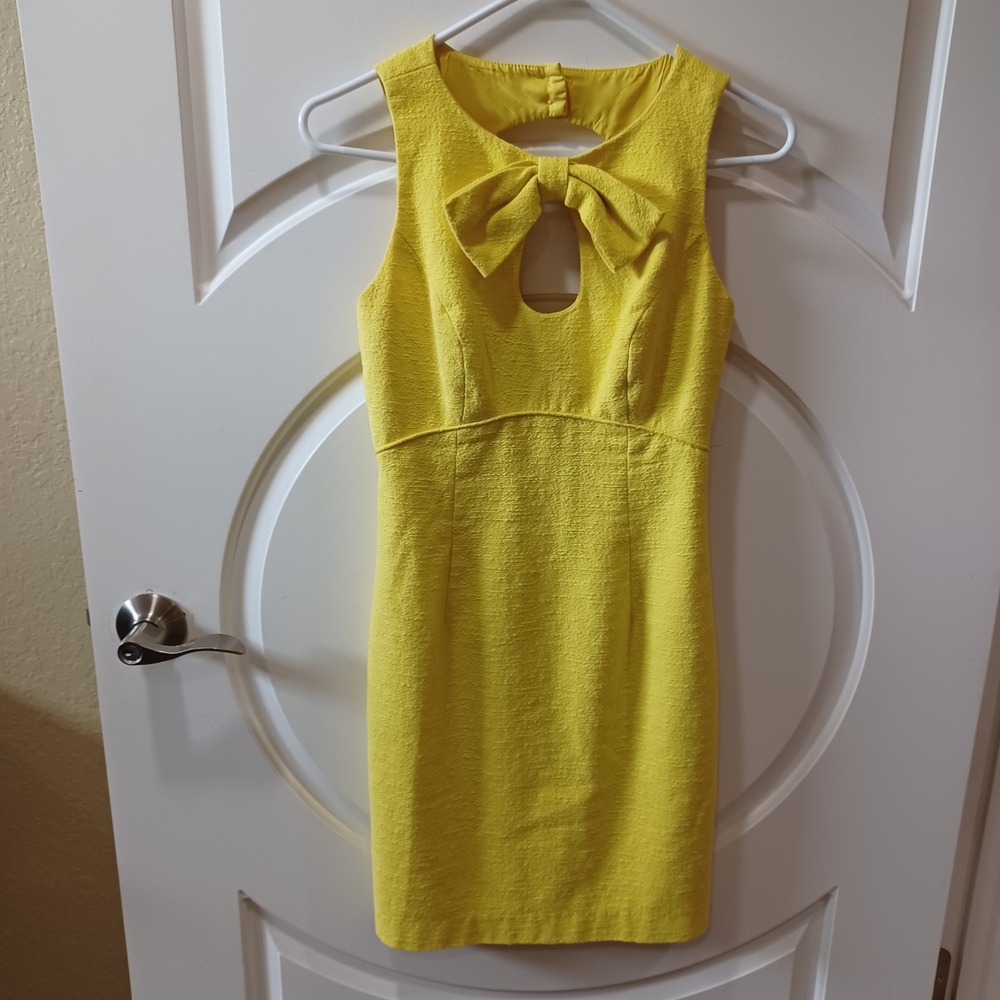 Trina Turk Yellow Textured Bow Neck Cutout Sheath Dress Size 0 Keyhole Back